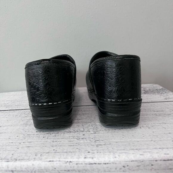 Dansko Black Leather Etched Professional Clogs Size 38 - Picture 4 of 9